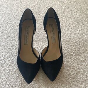 Black pumps